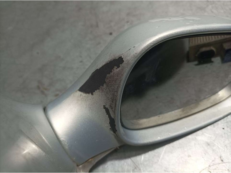 Recambio de retrovisor derecho para renault clio ii fase i (b/cbo) 1.9 d referencia OEM IAM 7700415326  C MANDO PINTURA SALTADA