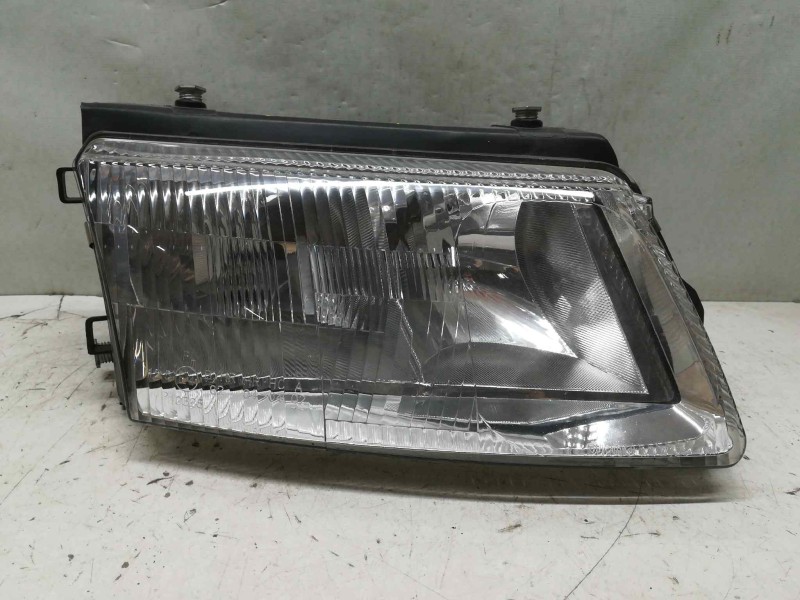 Recambio de faro derecho para volkswagen passat berlina (3b2) referencia OEM IAM   NUEVO