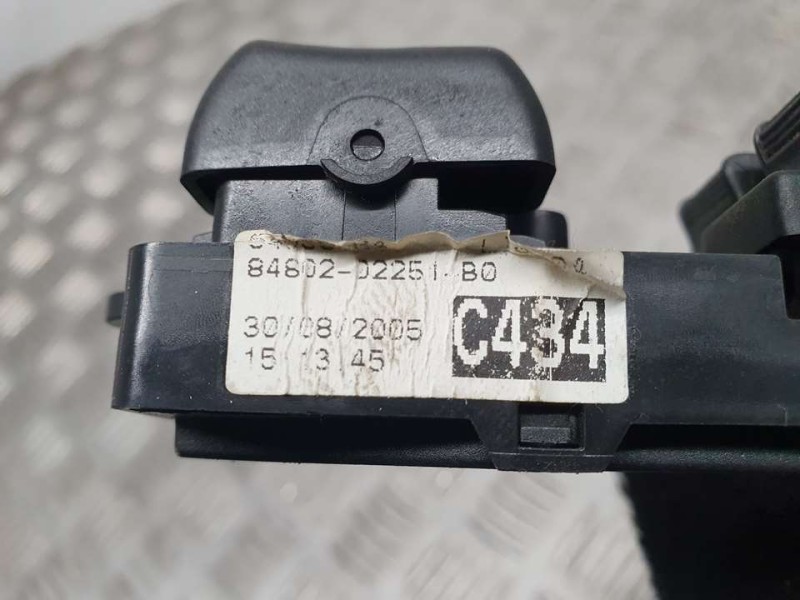 Recambio de mando elevalunas delantero izquierdo para toyota corolla (e12) 1.4 d-4d luna compact referencia OEM IAM 8480202251B0