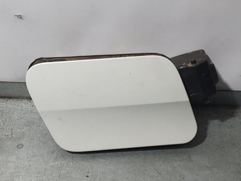 Recambio de tapa exterior combustible para peugeot 3008 active referencia OEM IAM 981010968A  