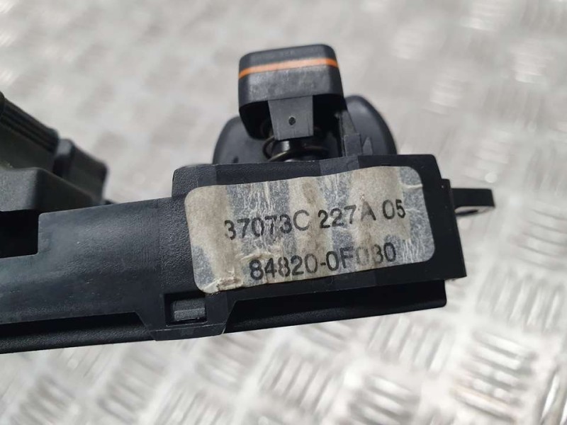 Recambio de mando elevalunas delantero izquierdo para toyota corolla (e12) 1.4 d-4d luna compact referencia OEM IAM 8480202251B0