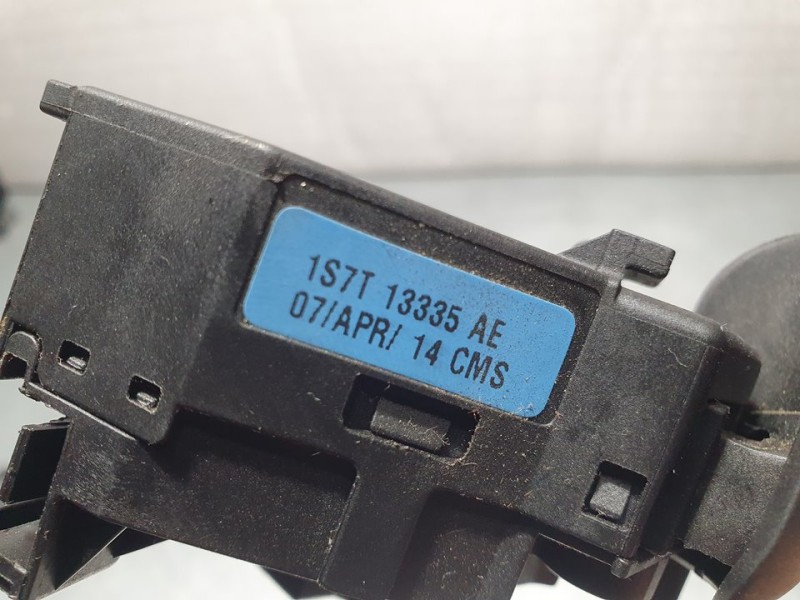 Recambio de mando intermitentes para ford fiesta (cbk) ambiente referencia OEM IAM 1S7T13335AE  