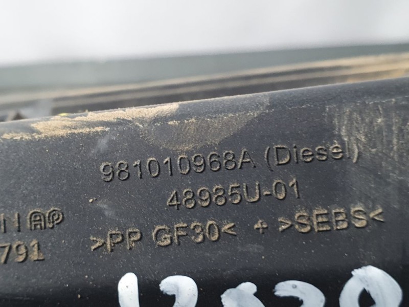 Recambio de tapa exterior combustible para peugeot 3008 active referencia OEM IAM 981010968A  