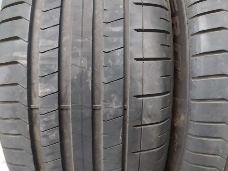 Recambio de neumatico pareja para neumaticos reutilizados - referencia OEM IAM 2854520112Y 285/45/20/112Y PIRELLI