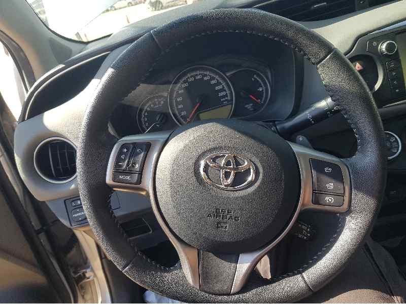 Recambio de volante para toyota yaris active referencia OEM IAM 451000D130B0  
