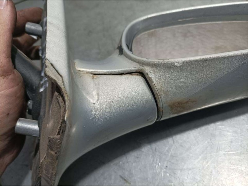 Recambio de retrovisor derecho para renault clio ii fase i (b/cbo) 1.9 d referencia OEM IAM 7700415326  C MANDO PINTURA SALTADA