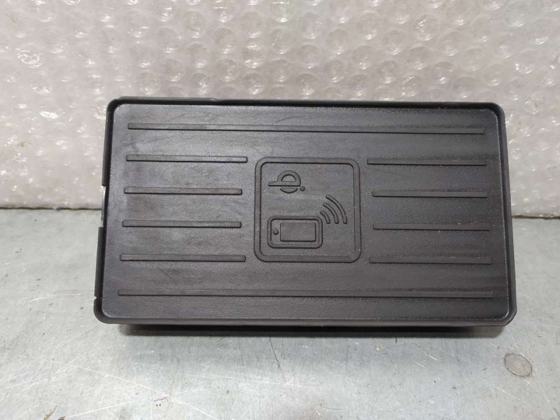 Recambio de cargador inductivo para seat arona fr referencia OEM IAM 81A035502 4774A18300 NOVERO