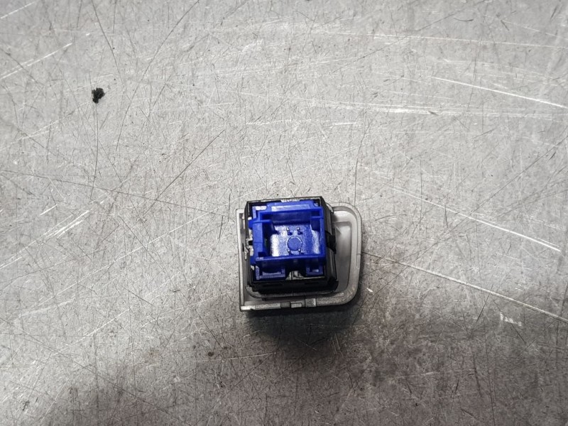 Recambio de warning para peugeot 208 access referencia OEM IAM 96750916ZD  