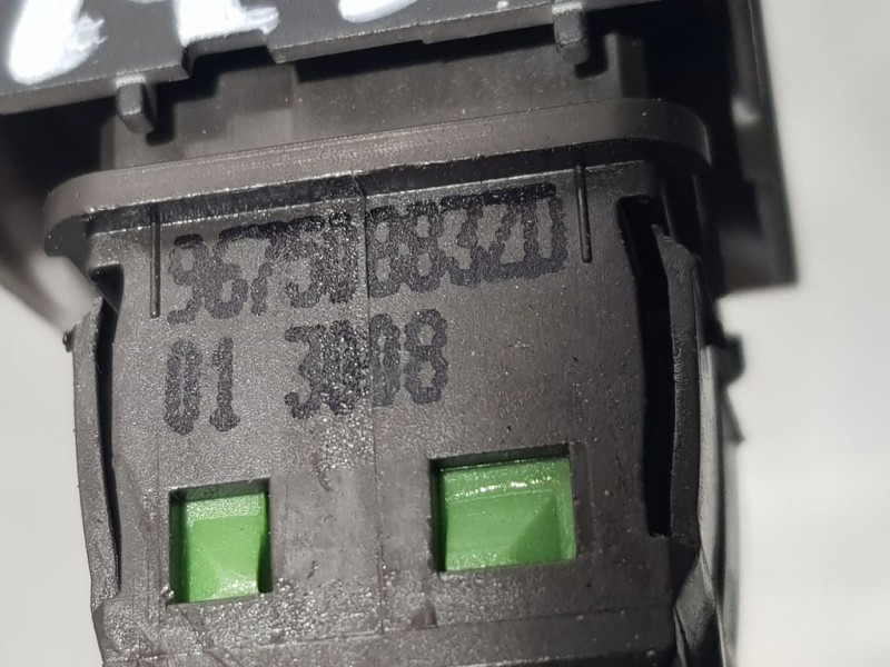 Recambio de interruptor para peugeot 208 access referencia OEM IAM 96750883ZD  