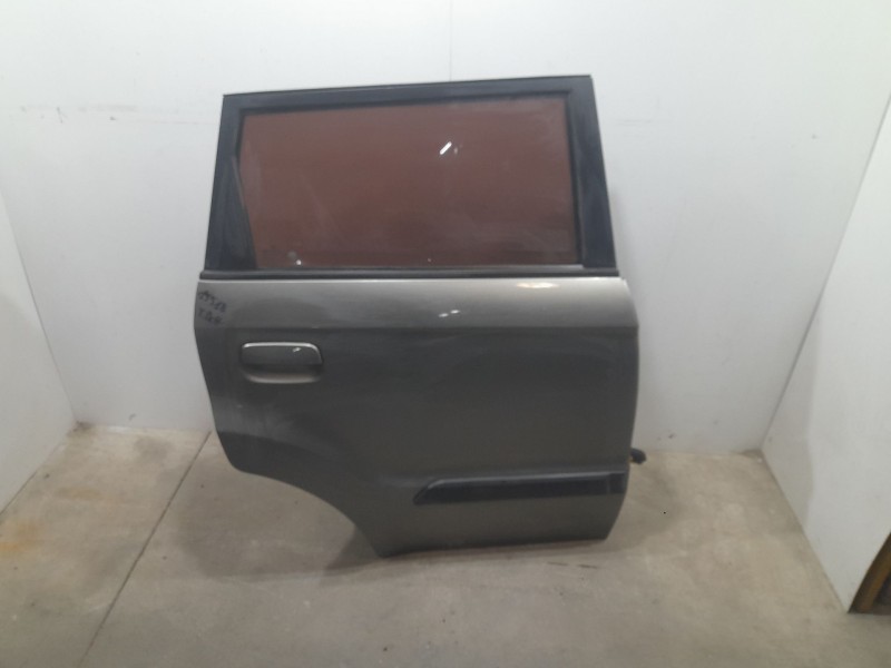 Recambio de puerta trasera derecha para kia soul diva referencia OEM IAM 77004  