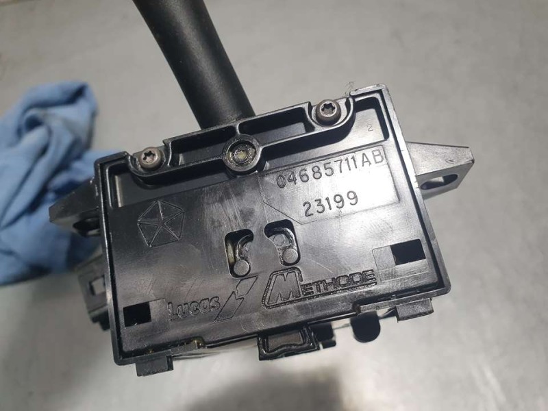 Recambio de mando limpia para chrysler voyager (rg) 2.5 crd executive referencia OEM IAM 04685711AB METHODE C/N MANDO INTERMITEN