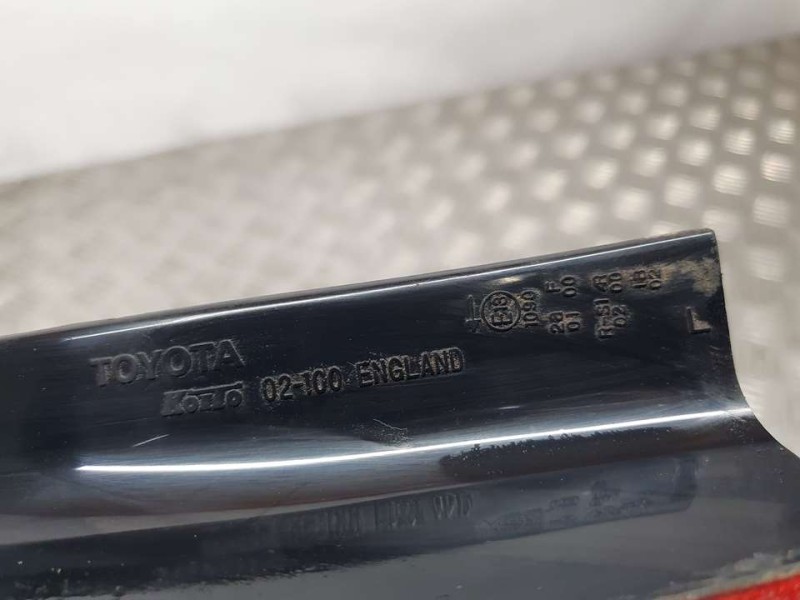 Recambio de piloto trasero izquierdo para toyota corolla (e12) 1.4 d-4d luna compact referencia OEM IAM 8156002301 KOITO 