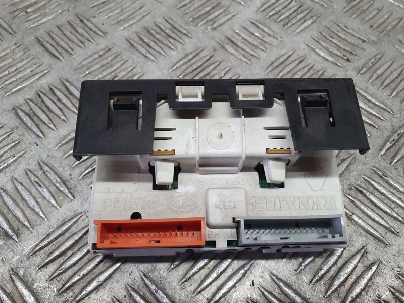 Recambio de pantalla multifuncion para renault clio ii fase i (b/cbo) 1.2 alize referencia OEM IAM 7700436307A 216562095A 