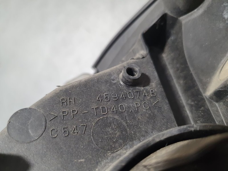 Recambio de faro derecho para ford ka (ccu) titanium referencia OEM IAM 45940748  PATAS ROTAS