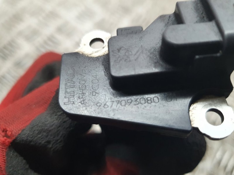 Recambio de caudalimetro para peugeot 3008 allure referencia OEM IAM 9677093080 AFH50M27 HITACHI