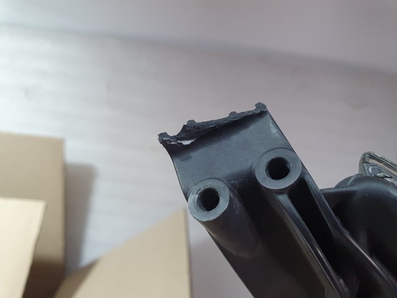 Recambio de faro derecho para ford ka (ccu) titanium referencia OEM IAM 45940748  PATAS ROTAS