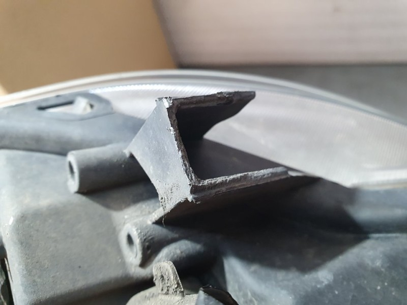 Recambio de faro derecho para ford ka (ccu) titanium referencia OEM IAM 45940748  PATAS ROTAS