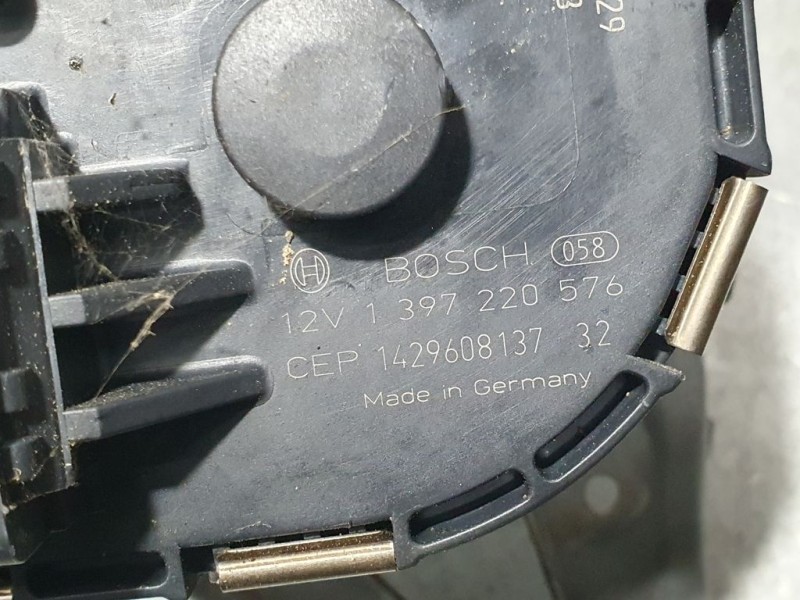 Recambio de motor limpia delantero para peugeot 3008 allure referencia OEM IAM 9671062180 3397021288 BOSCH LADO IZQUIERDO