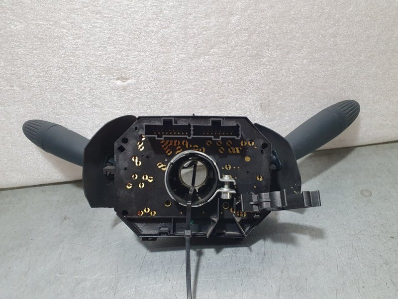 Recambio de mando luces y limpia para ford ka (ccu) titanium referencia OEM IAM 7354736600  