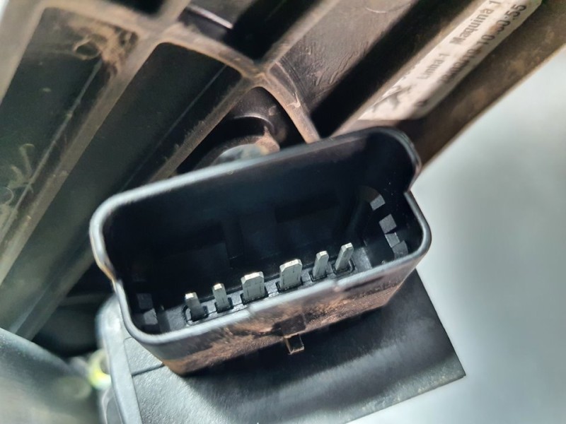 Recambio de elevalunas trasero derecho para peugeot 3008 allure referencia OEM IAM 9830388880  ELECTRICO 6 PINES