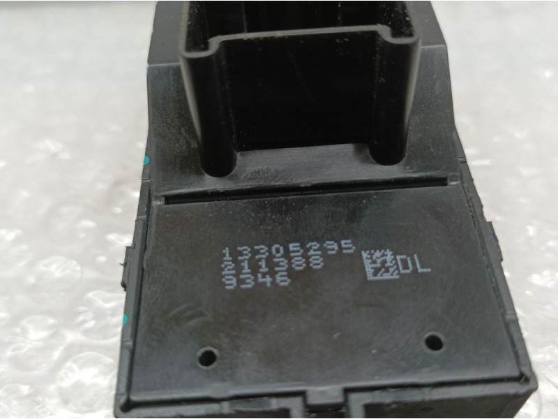 Recambio de mando elevalunas delantero izquierdo para chevrolet cruze lt referencia OEM IAM 13305295  