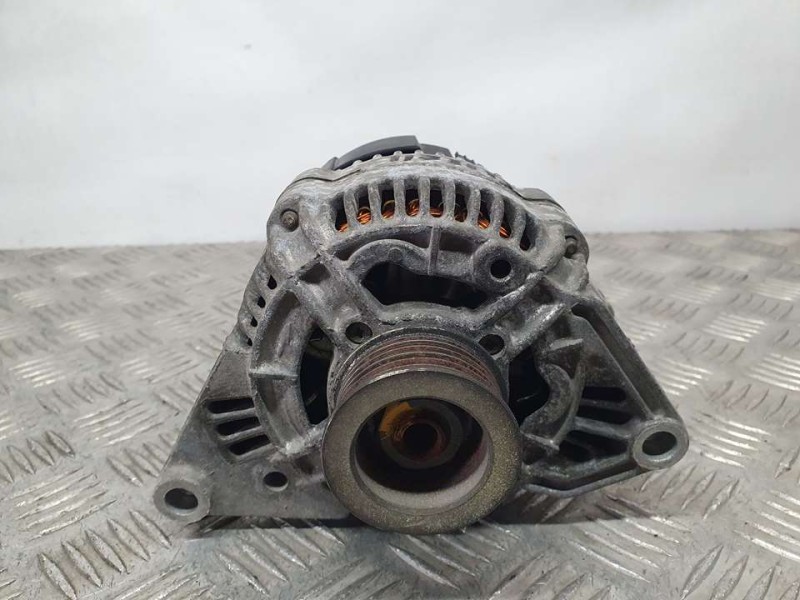 Recambio de alternador para nissan micra (k11) lx referencia OEM IAM 231005F600 0123110007 BOSCH