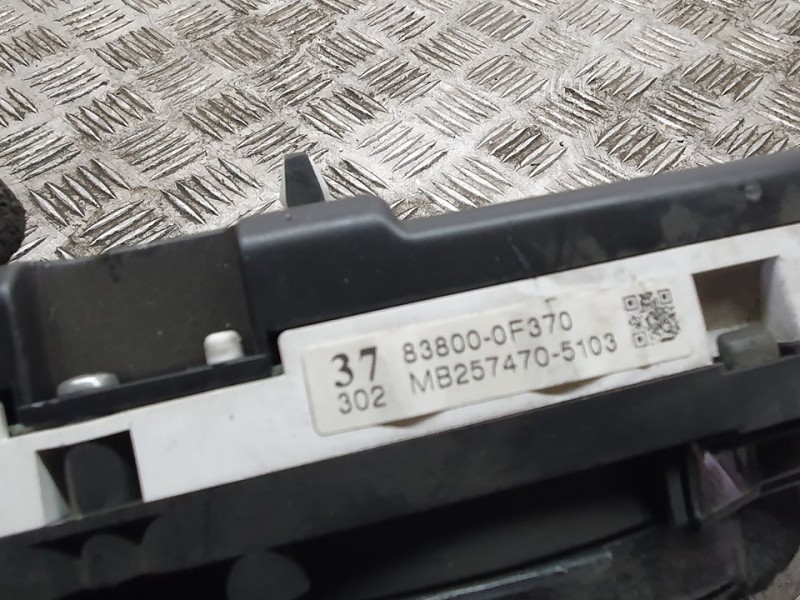 Recambio de cuadro instrumentos para toyota verso active referencia OEM IAM 838000F370 MB2574705103 