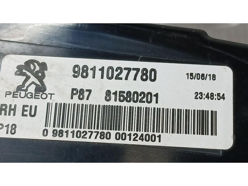 Recambio de piloto trasero derecho interior para peugeot 5008 allure referencia OEM IAM 9811027780  81580201