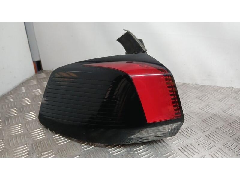 Recambio de piloto trasero izquierdo exterior para peugeot 5008 allure referencia OEM IAM 9811028080 TOCADO 81570101