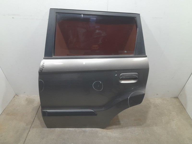 Recambio de puerta trasera izquierda para kia soul diva referencia OEM IAM 77003 TOCADA 