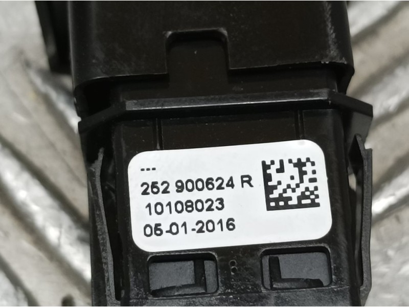 Recambio de warning para renault kadjar zen referencia OEM IAM 252900624R  