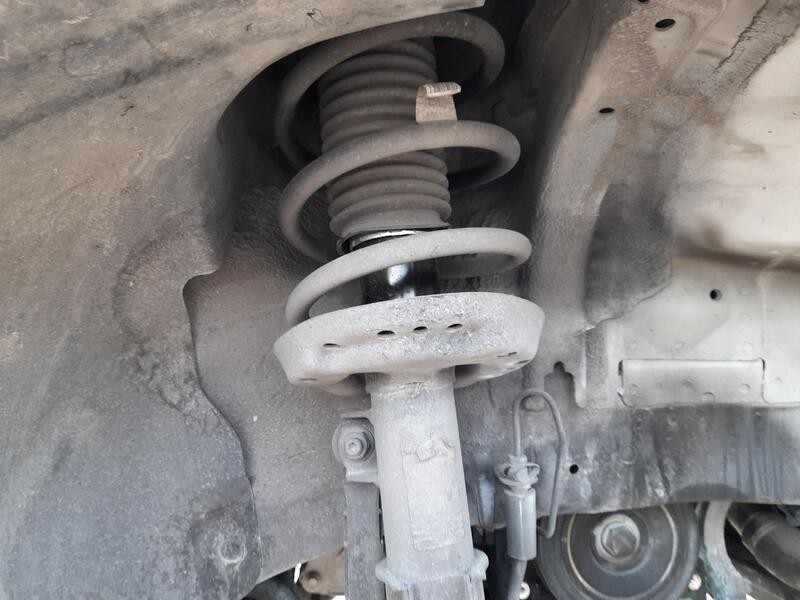 Recambio de amortiguador delantero derecho para chevrolet orlando (j309) 2.0 d referencia OEM IAM 13307871  