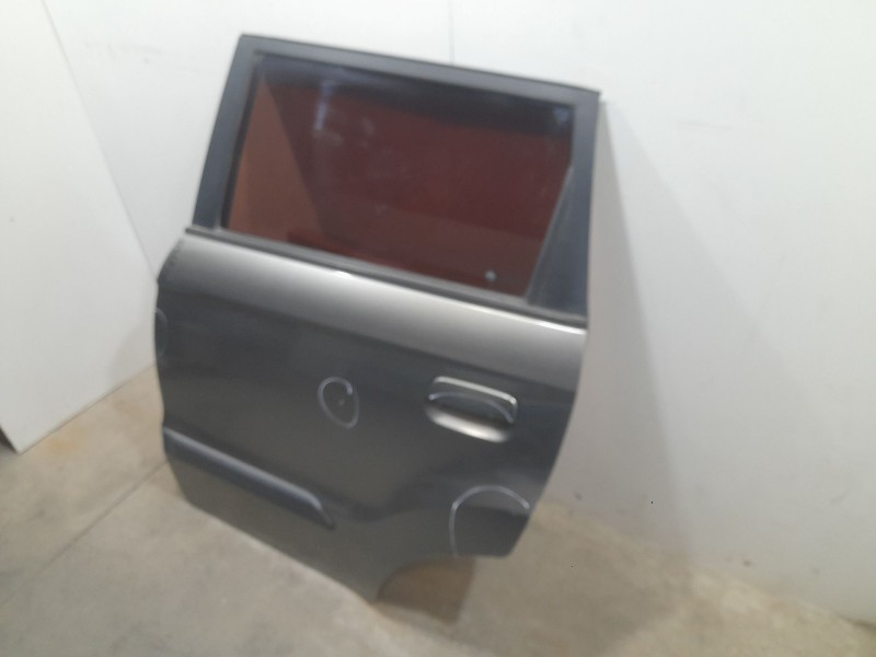 Recambio de puerta trasera izquierda para kia soul diva referencia OEM IAM 77003 TOCADA 