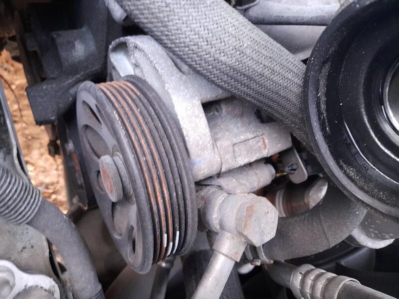 Recambio de bomba direccion para chevrolet orlando (j309) 2.0 d referencia OEM IAM 96985600  