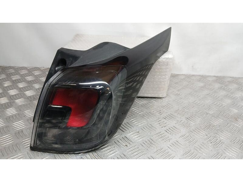 Recambio de piloto trasero derecho exterior para opel crossland x edition referencia OEM IAM 39137520 EXTERIOR 