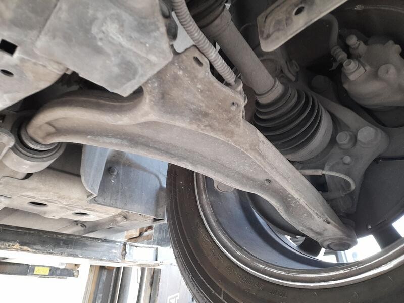 Recambio de brazo suspension inferior delantero izquierdo para chevrolet orlando (j309) 2.0 d referencia OEM IAM 94544265  