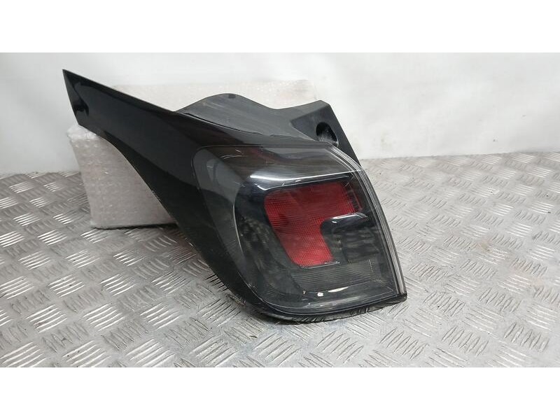 Recambio de piloto trasero izquierdo exterior para opel crossland x edition referencia OEM IAM 39137519 EXTERIOR 