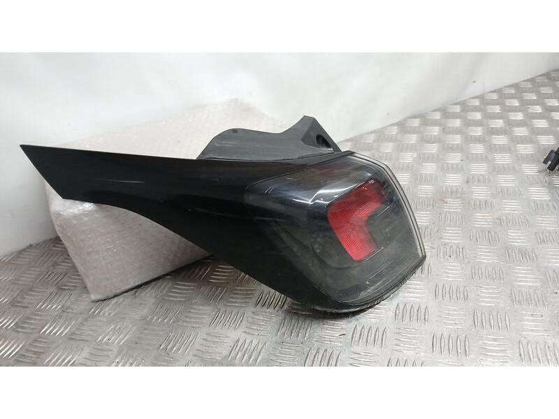 Recambio de piloto trasero izquierdo exterior para opel crossland x edition referencia OEM IAM 39137519 EXTERIOR 