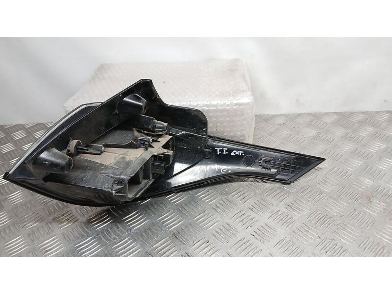 Recambio de piloto trasero izquierdo exterior para opel crossland x edition referencia OEM IAM 39137519 EXTERIOR 