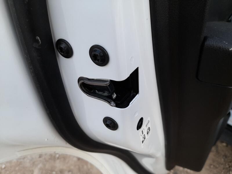 Recambio de cerradura puerta trasera izquierda para chevrolet orlando (j309) 2.0 d referencia OEM IAM 13578022  