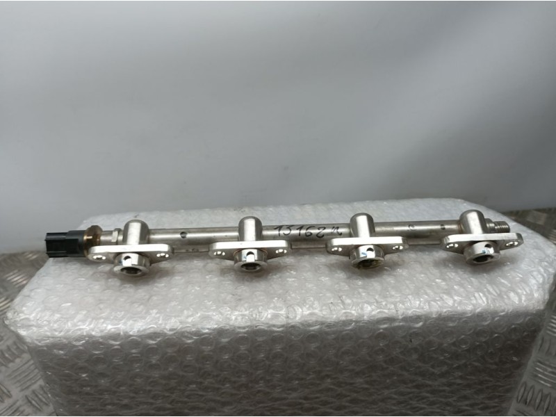 Recambio de rampa inyectora para honda civic lim.5 (fk) 1.5 sport referencia OEM IAM CB5AA  