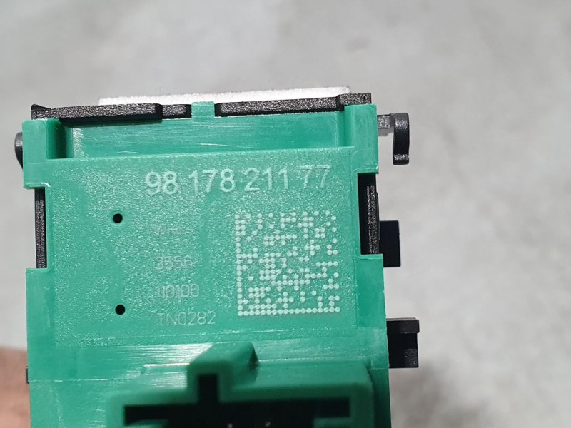 Recambio de interruptor para ds 7 crossback be chic referencia OEM IAM 9817821177  