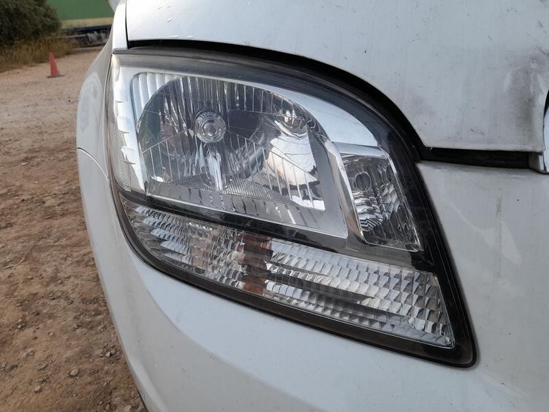 Recambio de faro derecho para chevrolet orlando (j309) 2.0 d referencia OEM IAM 95025586  