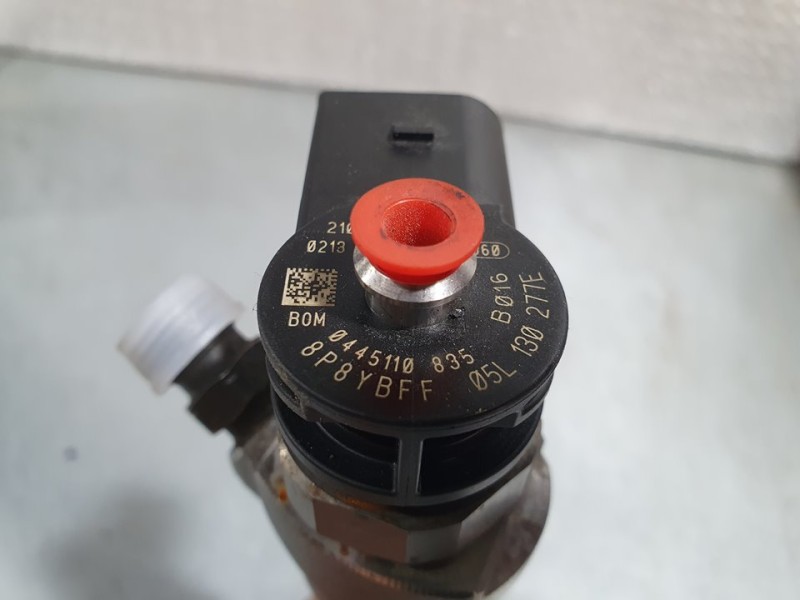 Recambio de inyector para volkswagen passat variant (cb5) business referencia OEM IAM 05L130277E 0445110835 BOSCH