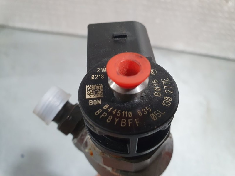 Recambio de inyector para volkswagen passat variant (cb5) business referencia OEM IAM 05L130277E 0445110835 BOSCH