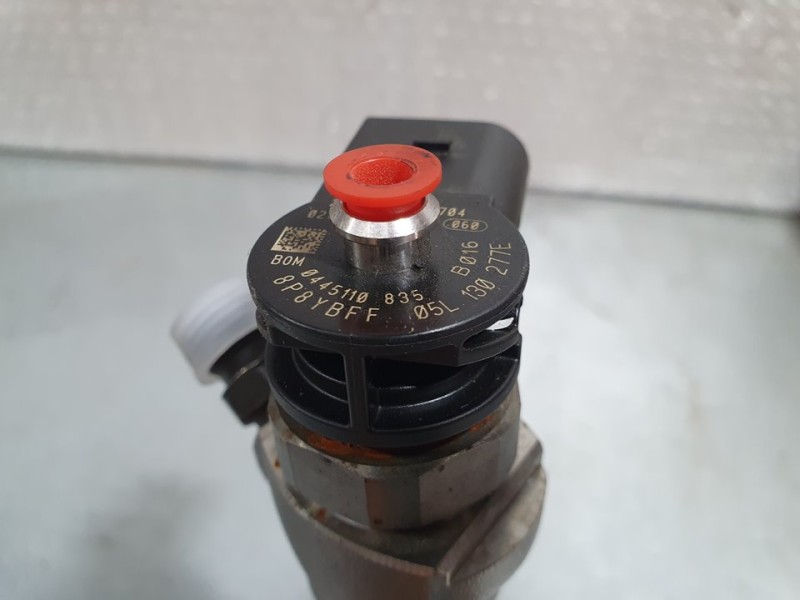 Recambio de inyector para volkswagen passat variant (cb5) business referencia OEM IAM 05L130277E 0445110835 BOSCH