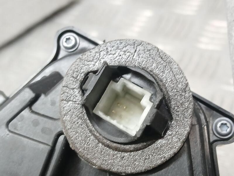 Recambio de cerradura puerta delantera izquierda para renault express advance referencia OEM IAM 805033719R ELECTRICA 