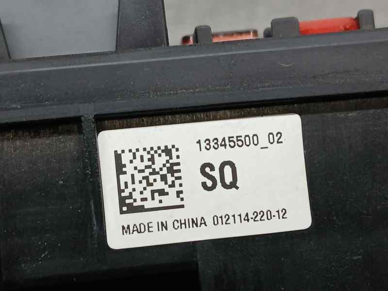 Recambio de caja reles / fusibles para opel insignia berlina excellence referencia OEM IAM 1334550002  