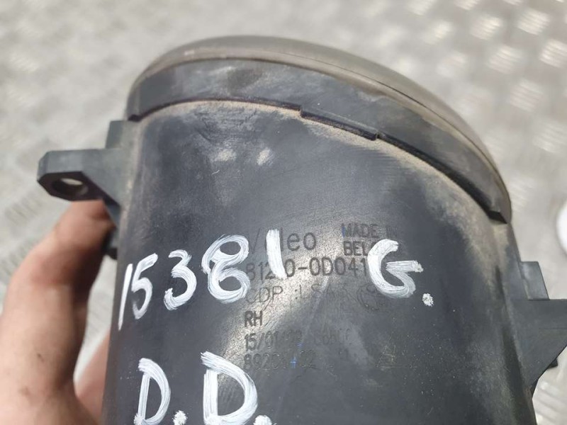 Recambio de faro antiniebla derecho para toyota prius (nhw30) plug-in hybrid executive referencia OEM IAM 812100D041 89206402 VA