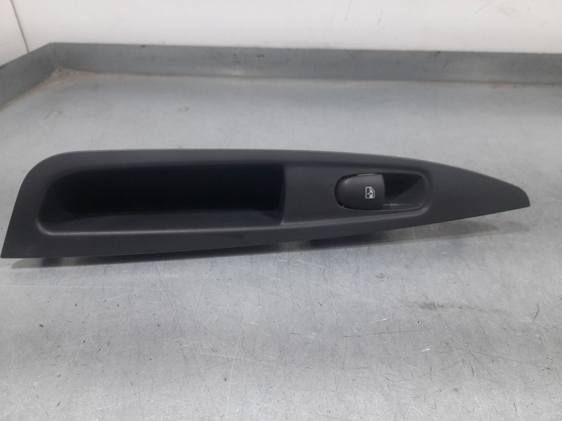 Recambio de mando elevalunas trasero derecho para nissan qashqai ii (j11, j11_) 1.5 dci referencia OEM IAM 25411HV02B 829604EA0A